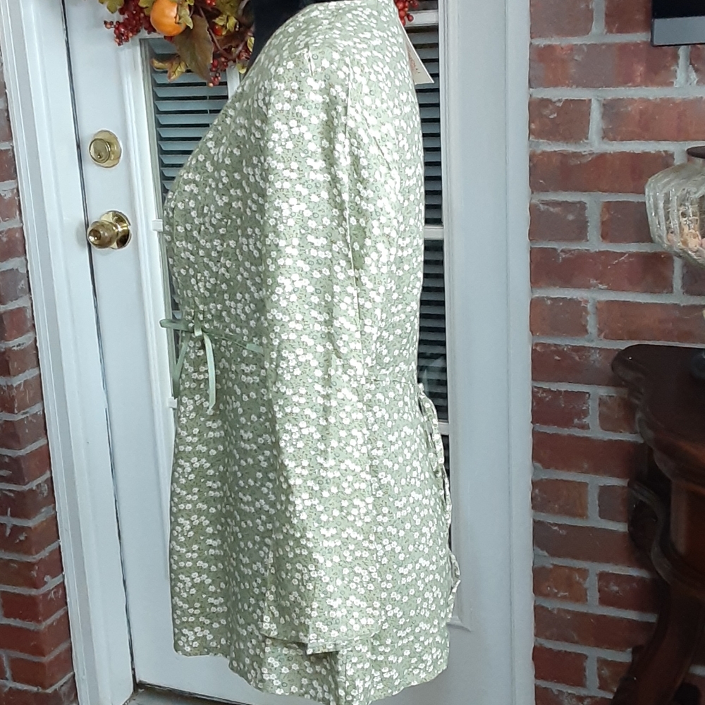 Motherhood Maternity sage green yellow white floral top NEW with tags S… - Picture 4 of 9